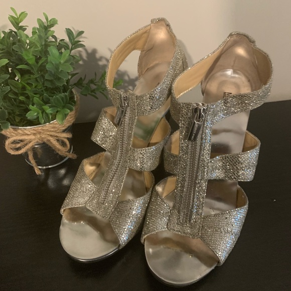 Silver heels by Michael Kors - Picture 4 of 4
